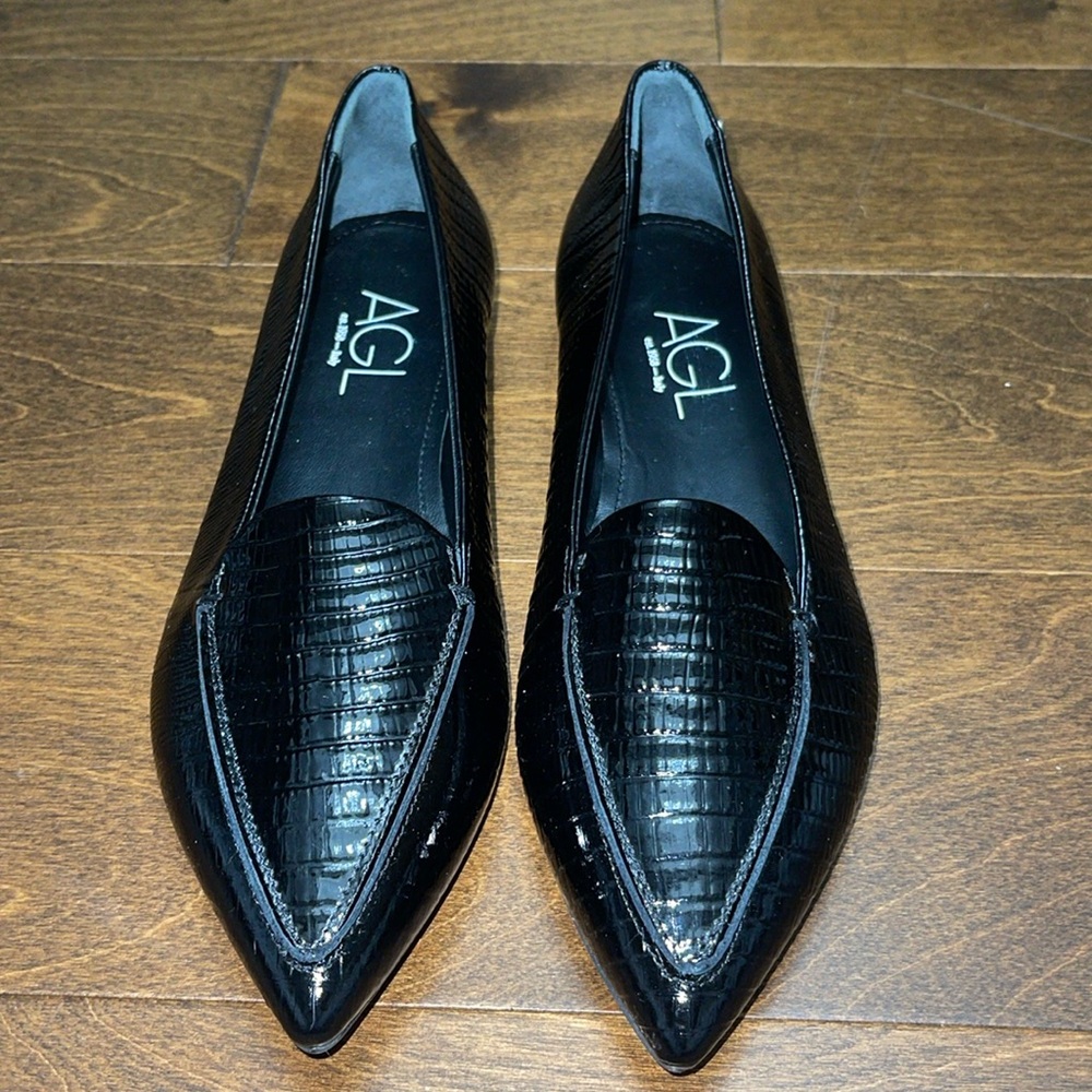 New, AGL Vania pointed toe flat